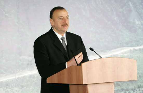 Oğuz-Qəbələ-Bakı su kəmərinin çəkilişi nəticəsində paytaxt sakinləri keyfiyyətli su ilə təmin ediləcək - Prezident İlham Əliyev (YENİLƏNİB) (FOTO)