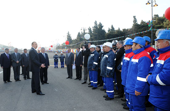 Prezident İlham Əliyev paytaxtda yeni inşa olunan bir sıra yol-nəqliyyat kompleksi obyektlərinin açılışında iştirak etmişdir (FOTO)