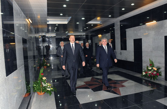 Prezident İlham Əliyev paytaxtda yeni inşa olunan bir sıra yol-nəqliyyat kompleksi obyektlərinin açılışında iştirak etmişdir (FOTO)