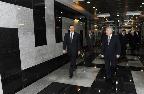 Prezident İlham Əliyev paytaxtda yeni inşa olunan bir sıra yol-nəqliyyat kompleksi obyektlərinin açılışında iştirak etmişdir (FOTO)