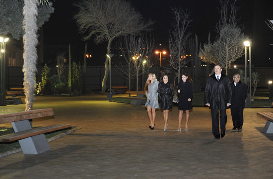 Prezident İlham Əliyev Bakı Ticarət Limanının yaxınlığında yeni parkın açılışında iştirak etmişdir (FOTO)