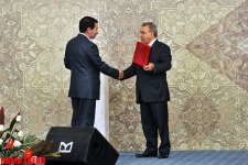 Azərbaycan Prezidentinə "Jurnalistlərin dostu" mükafatı təqdim olunub (FOTO)