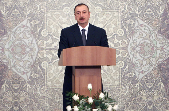 Azərbaycan Prezidentinə "Jurnalistlərin dostu" mükafatı təqdim olunub (FOTO)