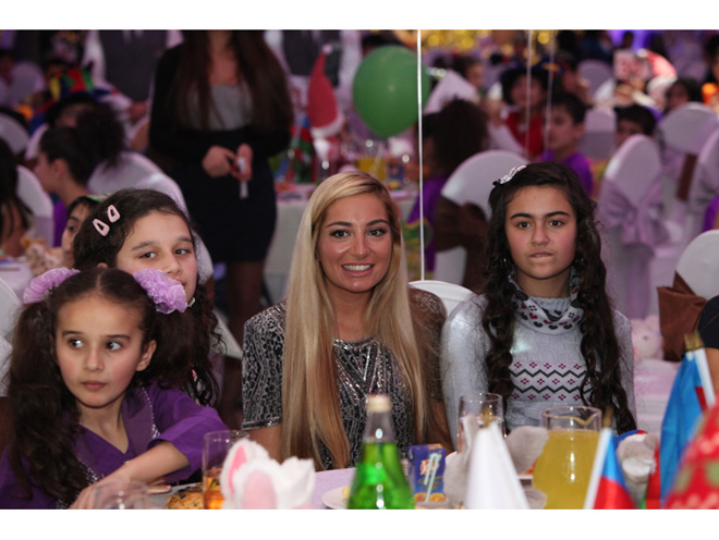 Heydər Əliyev Fondunun prezidenti Mehriban Əliyeva uşaqlar üçün bayram şənliyində iştirak edib (FOTO)