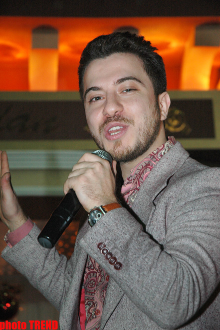 Müğənni Ramaldan Tarkan olmaq iddiası (FOTO)