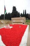 Azərbaycan Prezidenti Şəhidlər xiyabanına gələrək 20 Yanvar faciəsində həlak olanların əziz xatirəsini yad edib (ƏLAVƏ OLUNUB) (FOTO)