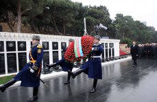 Azərbaycan Prezidenti Şəhidlər xiyabanına gələrək 20 Yanvar faciəsində həlak olanların əziz xatirəsini yad edib (ƏLAVƏ OLUNUB) (FOTO)
