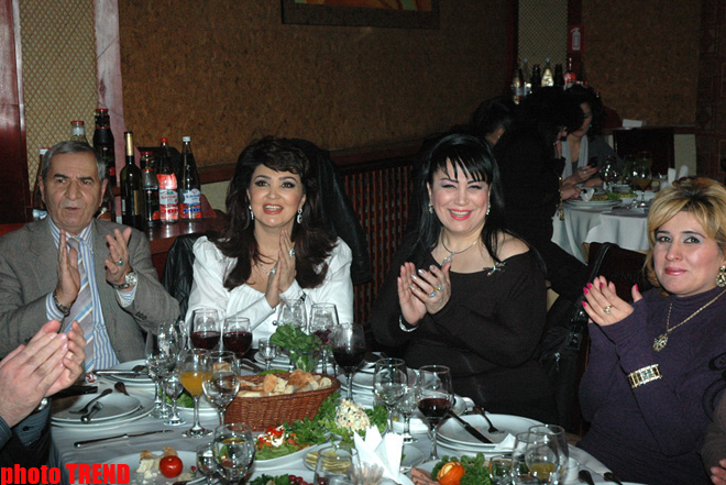 Qarmon ifaçısı Gülbahar Şükürlünün Nazpəri Dostəliyevanın doğma bacısı olduğu məlum oldu (FOTO)