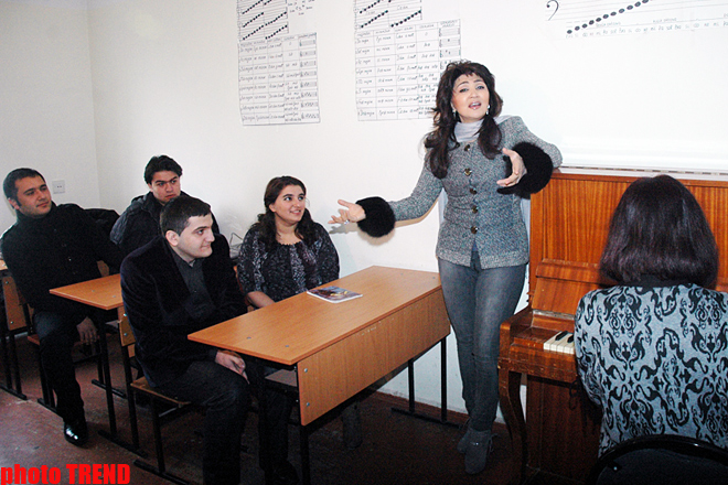 Müəllimə Nazpəri Dostəliyevadan ustad dərsi (FOTO)
