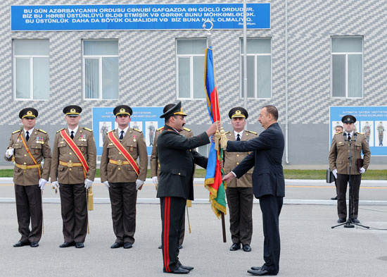 Azərbaycan Prezidenti Mülki Müdafiə Qoşunlarına döyüş bayrağının təqdim olunması mərasimində iştirak edib (FOTO)
