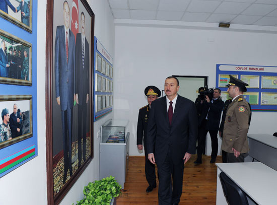 Azərbaycan Prezidenti Mülki Müdafiə Qoşunlarına döyüş bayrağının təqdim olunması mərasimində iştirak edib (FOTO)