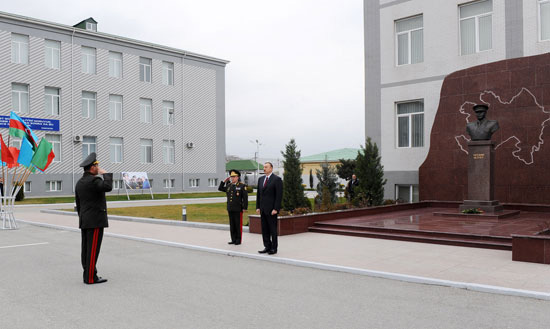 Azərbaycan Prezidenti Mülki Müdafiə Qoşunlarına döyüş bayrağının təqdim olunması mərasimində iştirak edib (FOTO)