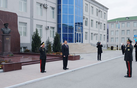 Azərbaycan Prezidenti Mülki Müdafiə Qoşunlarına döyüş bayrağının təqdim olunması mərasimində iştirak edib (FOTO)