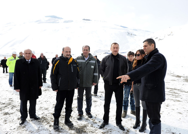 Bu gün müstəqil Azərbaycan artıq böyük işlərə qadirdir - Prezident İlham Əliyev (ƏLAVƏ OLUNUB)(FOTO)
