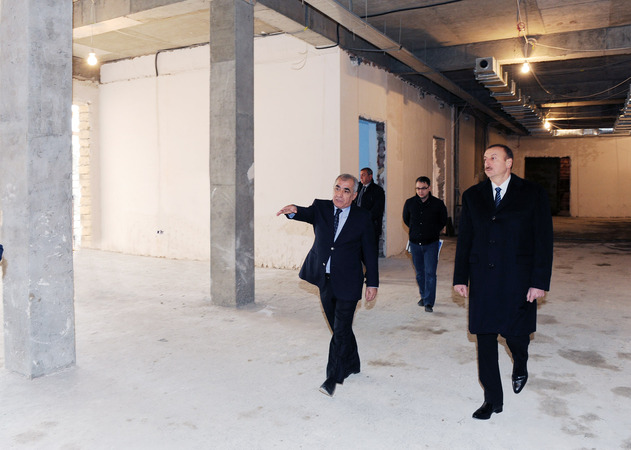 İlham Əliyev Bakının Səbail rayonundakı 6 nömrəli məktəbin yeni binasında tikinti işləri ilə tanış olub (FOTO)