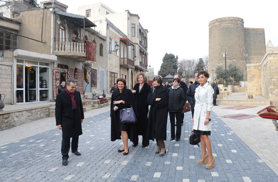 Azərbaycanın birinci xanımı və İsveçrə Prezidenti İçərişəhərdə olublar (FOTO)