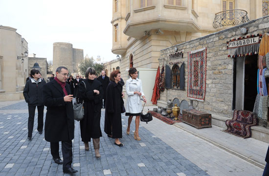 Azərbaycanın birinci xanımı və İsveçrə Prezidenti İçərişəhərdə olublar (FOTO)