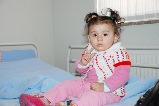 Azərbaycanda ilk dəfə azyaşlı uşaq üzərində açıq ürək əməliyyatı həyata keçirilib (FOTO)