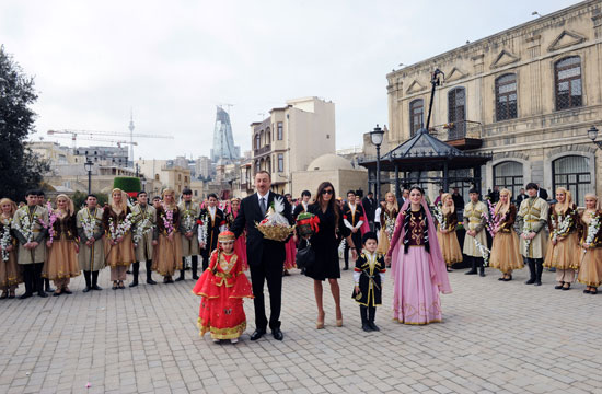 Azərbaycan Prezidenti İlham Əliyev və xanımı Mehriban Əliyeva Novruz bayramı münasibətilə keçirilən ümumxalq şənliyində iştirak ediblər (FOTO)