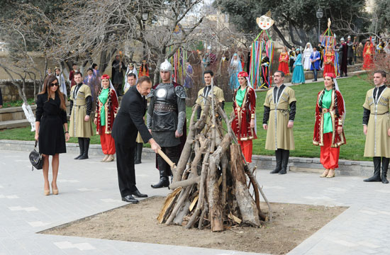 Azərbaycan Prezidenti İlham Əliyev və xanımı Mehriban Əliyeva Novruz bayramı münasibətilə keçirilən ümumxalq şənliyində iştirak ediblər (FOTO)