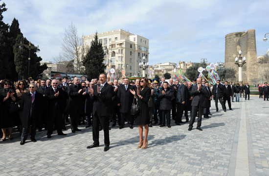 Azərbaycan Prezidenti İlham Əliyev və xanımı Mehriban Əliyeva Novruz bayramı münasibətilə keçirilən ümumxalq şənliyində iştirak ediblər (FOTO)