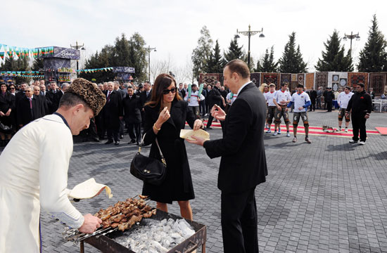 Azərbaycan Prezidenti İlham Əliyev və xanımı Mehriban Əliyeva Novruz bayramı münasibətilə keçirilən ümumxalq şənliyində iştirak ediblər (FOTO)