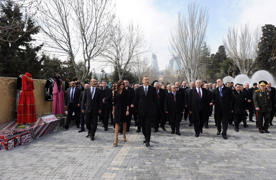 Azərbaycan Prezidenti İlham Əliyev və xanımı Mehriban Əliyeva Novruz bayramı münasibətilə keçirilən ümumxalq şənliyində iştirak ediblər (FOTO)