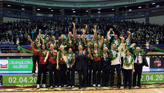Azərbaycanın Çellenc Kubokunun Bakıda keçirilən final oyununu Prezident İlham Əliyev və xanımı Mehriban Əliyeva da izləyiblər (FOTO)