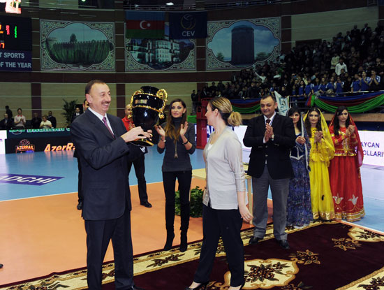 Azərbaycanın Çellenc Kubokunun Bakıda keçirilən final oyununu Prezident İlham Əliyev və xanımı Mehriban Əliyeva da izləyiblər (FOTO)
