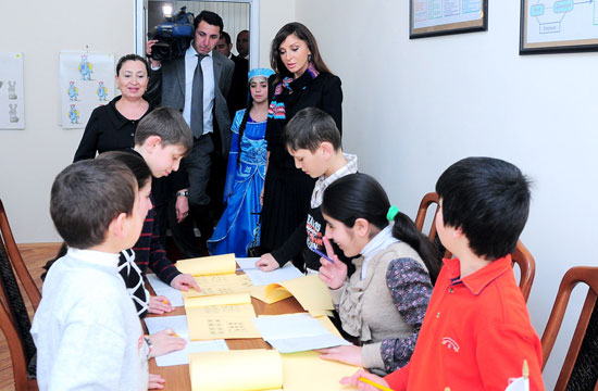 Heydər Əliyev Fondunun prezidenti Mehriban Əliyeva yenidən qurulmuş 2 nömrəli uşaq evi ilə tanış olub və yeni reabilitasiya mərkəzinin açılışında iştirak edib (FOTO)
