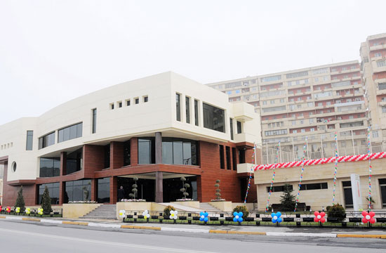Heydər Əliyev Fondunun prezidenti Mehriban Əliyeva yenidən qurulmuş 2 nömrəli uşaq evi ilə tanış olub və yeni reabilitasiya mərkəzinin açılışında iştirak edib (FOTO)