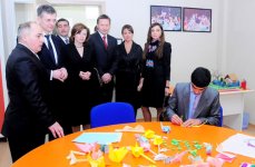 Heydər Əliyev Fondunun prezidenti Mehriban Əliyeva yenidən qurulmuş 2 nömrəli uşaq evi ilə tanış olub və yeni reabilitasiya mərkəzinin açılışında iştirak edib (FOTO)