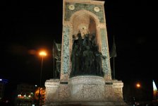 İstanbul macəraları: Tramvayla "Taksim"dən İstiqlala qədər rəngarəng gecə həyatı (II HİSSƏ-FOTO)