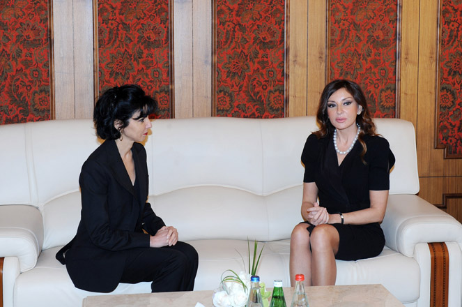 Azərbaycanın birinci xanımı Ümumdünya Mədəniyyətlərarası Dialoq Forumunda iştirak edən xarici ölkələrin və beynəlxalq təşkilatların yüksək səviyyəli nümayəndələri ilə görüşüb (ƏLAVƏ OLUNUB-3) (FOTO)