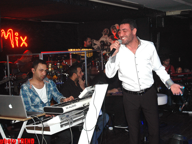 İstanbul macəraları: Qadağaları aşan Trend İstanbulun ən tanınmış gecə klubunda türk müğənnisi Hakan Altunun konsertindən yazır (IV hissə - FOTO)