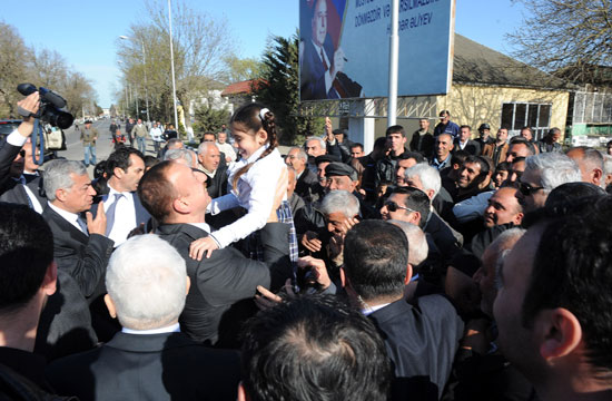 Prezident İlham Əliyev Lənkəran sakinləri ilə görüşüb (FOTO)