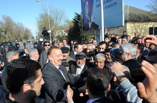 Prezident İlham Əliyev Lənkəran sakinləri ilə görüşüb (FOTO)