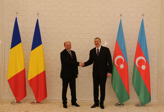 Azərbaycanda səfərdə olan Rumıniya Prezidentinin rəsmi qarşılanma mərasimi olub (FOTO)