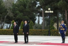 Azərbaycanda səfərdə olan Rumıniya Prezidentinin rəsmi qarşılanma mərasimi olub (FOTO)