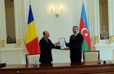 Azərbaycan və Rumıniya prezidentlərinin ali ordenlərlə təltif olunma mərasimi keçirilib (ƏLAVƏ OLUNUB-2) (FOTO)