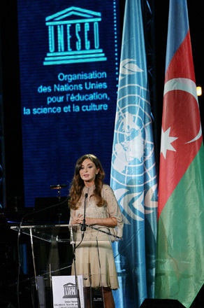 Heydər Əliyev Fondunun prezidenti Mehriban xanım Əliyeva Parisdə Azərbaycan Mədəniyyəti günləri çərçivəsində bir sıra görüşlər keçirib, tədbirlərdə iştirak edib (FOTO)