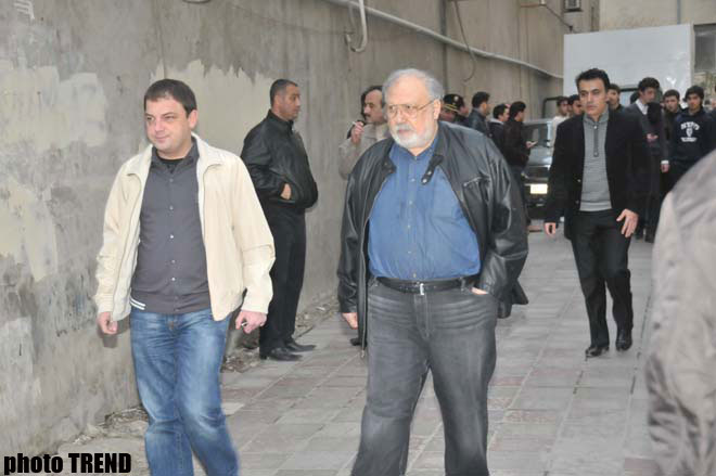 Dostlar və yaxınlar Anar Məmmədxanovla vidalaşmağa gəliblər (FOTO)