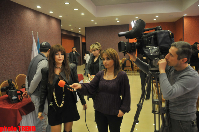 Aygün Kazımova jurnalistə dəymiş maddi ziyanı ödəmədi (FOTO)