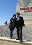 "Sehrli xalat" geyinən ulduzlar "yun didib", "toyuq-cücə yemləyib" "ağac bellədilər" (FOTO)