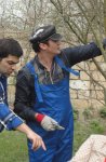 "Sehrli xalat" geyinən ulduzlar "yun didib", "toyuq-cücə yemləyib" "ağac bellədilər" (FOTO)