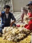 "Sehrli xalat" geyinən ulduzlar "yun didib", "toyuq-cücə yemləyib" "ağac bellədilər" (FOTO)