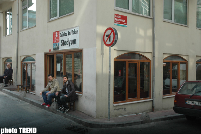 Tanınmış türk prodüserinin İstanbuldakı şəxsi binası və uşaqlıq macəraları (FOTO)