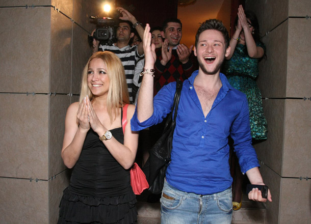 "Eurovision 2011"-də Azərbaycanı təmsil edəcək Nigar və Eldarı Kiyevdən Almaniyaya böyük coşqu ilə yola salıblar (FOTO)
