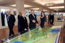 Litva Prezidenti Azərbaycana rəsmi səfəri çərçivəsində Heydər Əliyev Fondunda olub (FOTO)