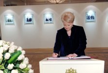 Litva Prezidenti Azərbaycana rəsmi səfəri çərçivəsində Heydər Əliyev Fondunda olub (FOTO)
